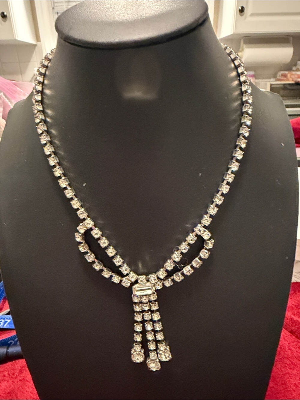 Vintage Clear rhinestone bow Tassel Necklace Silver-Tone great condition